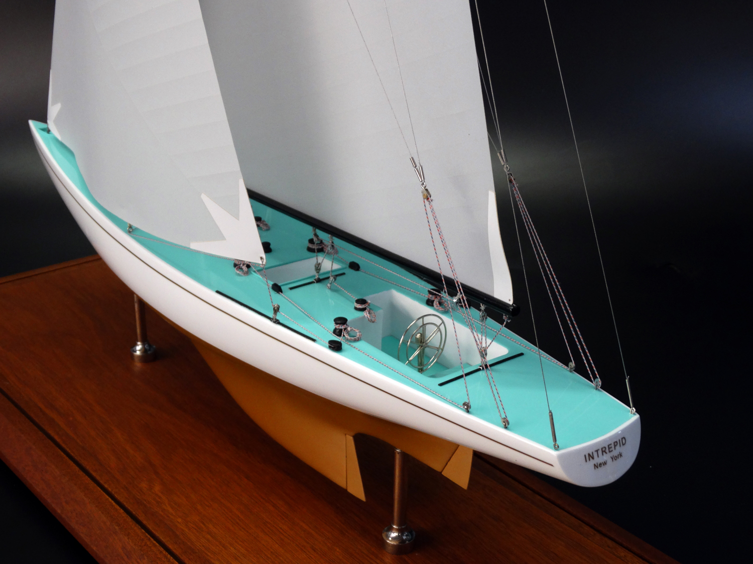 America's Cup Boats - - Intrepid 1967 - Abordage