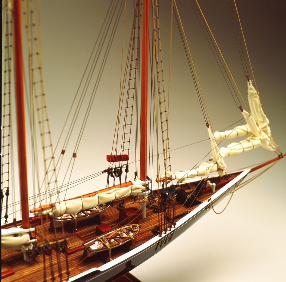 Classic Yachts - - Bluenose 1921 - Abordage