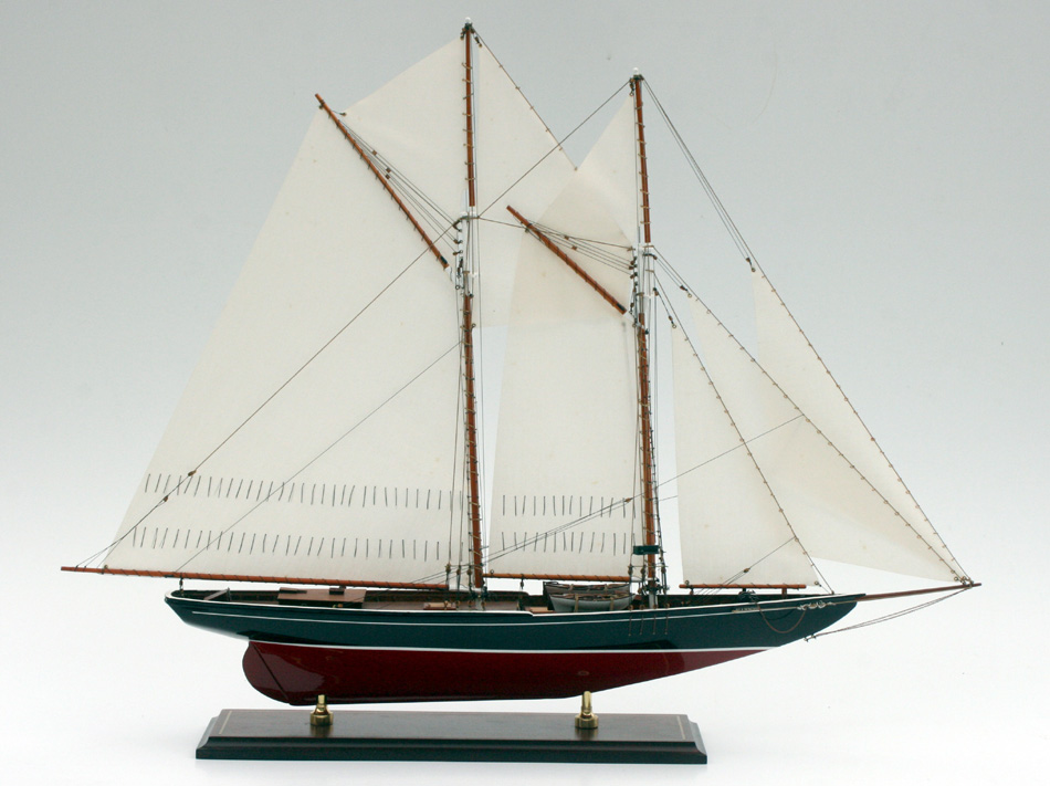 Classic Yachts - - Bluenose 1921 - Abordage