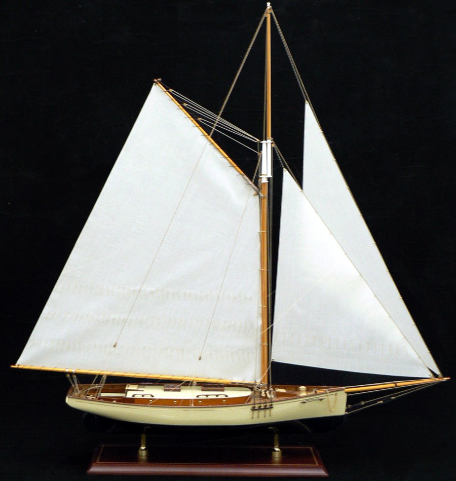 America's Cup Boats - - Mischief 1881 - Abordage