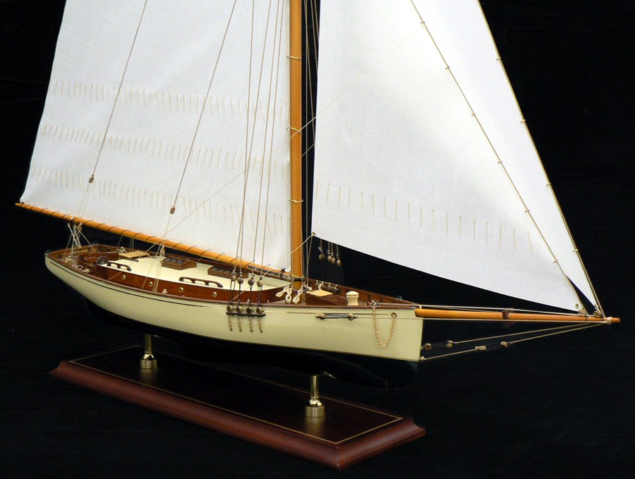 America's Cup Boats - - Mischief 1881 - Abordage