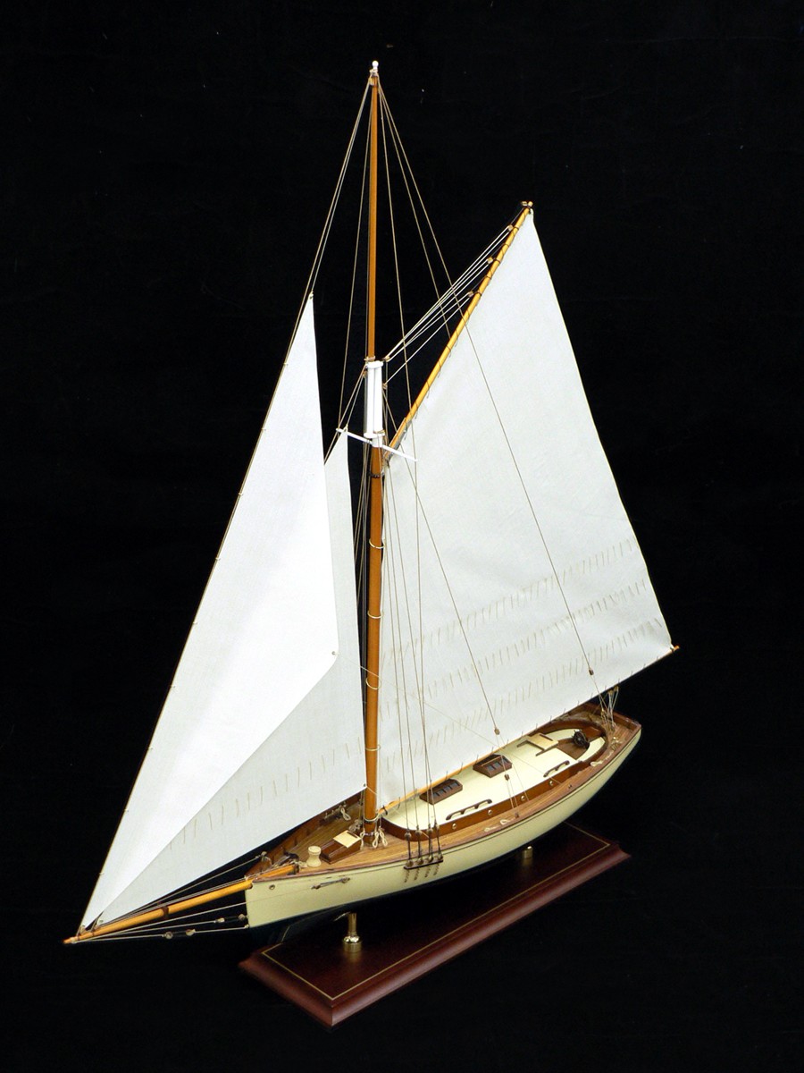 America's Cup Boats - - Mischief 1881 - Abordage