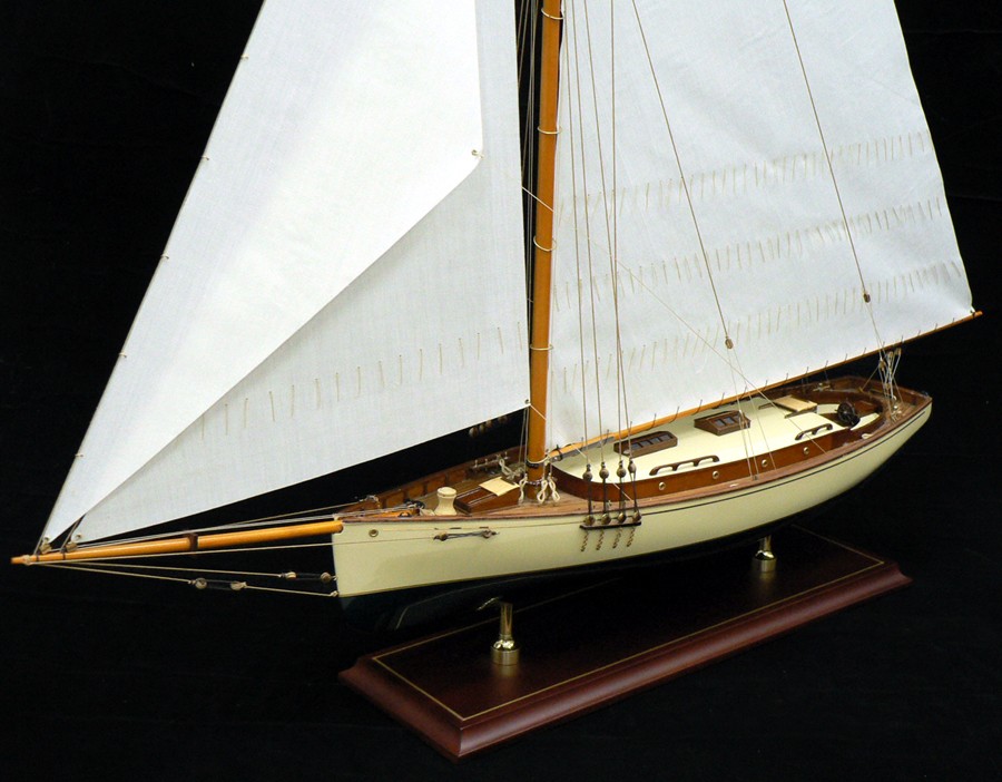 America's Cup Boats - - Mischief 1881 - Abordage