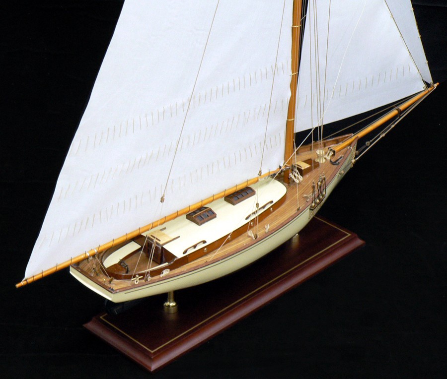 America's Cup Boats - - Mischief 1881 - Abordage