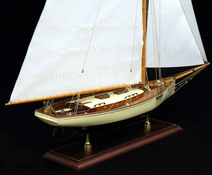 America's Cup Boats - - Mischief 1881 - Abordage