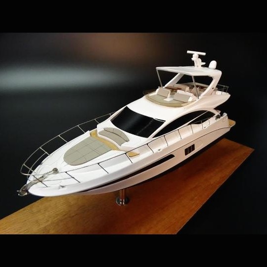 Custom Desk Models - Sea Ray - Sea Ray L590 Flybridge desk model - Abordage