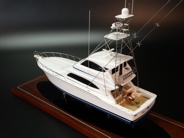 Custom Desk Models - Bertram - Bertram 630 custom model - Abordage