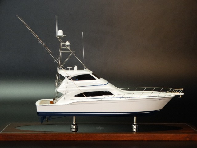 Custom Desk Models - Bertram - Bertram 630 custom model - Abordage