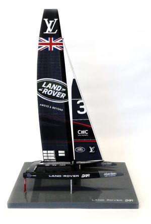 America's Cup Boats - - Land Rover BAR - Catamaran AC 50 - 2017 desk model - Abordage