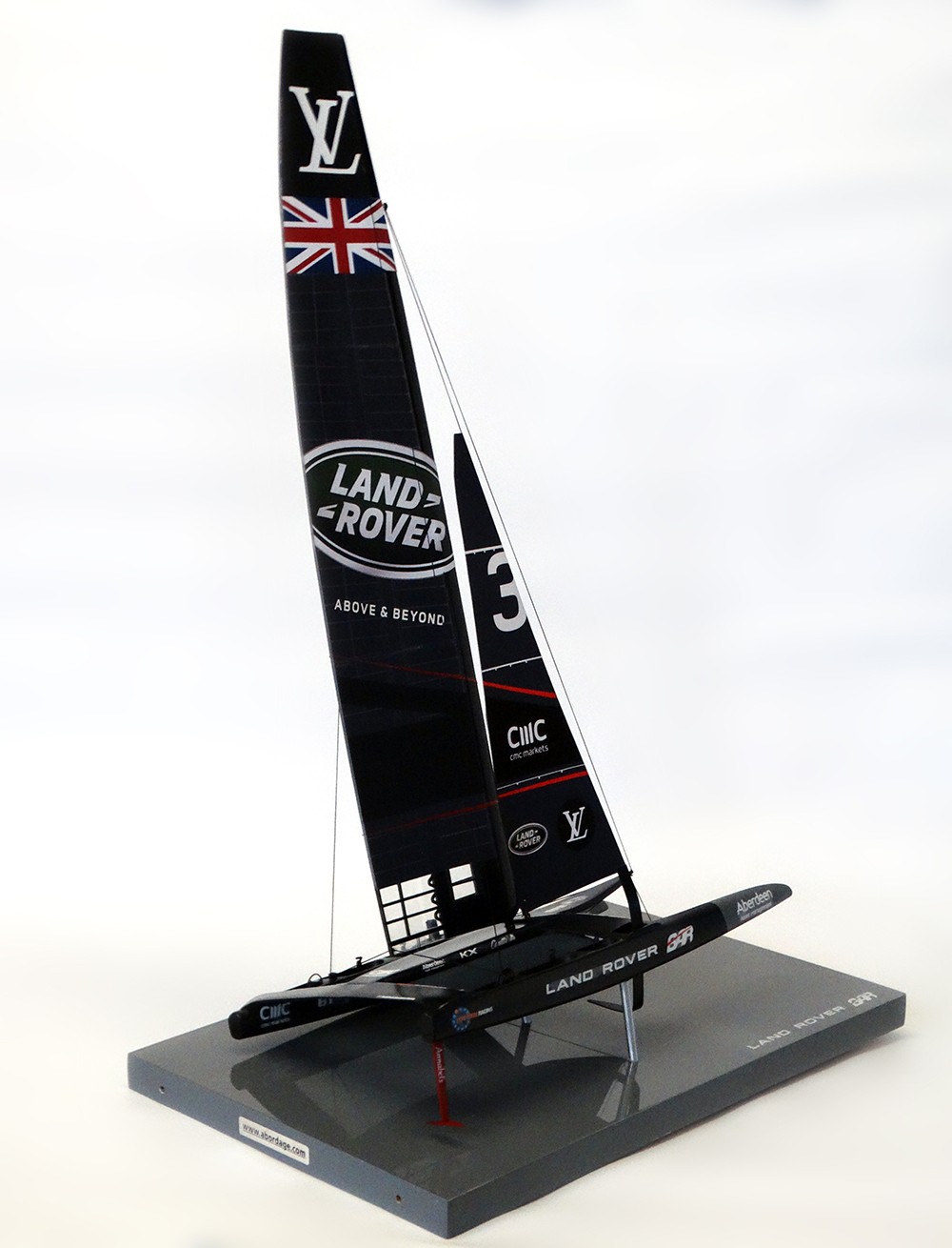 America's Cup Boats - - Land Rover BAR - Catamaran AC 50 - 2017 desk model - Abordage