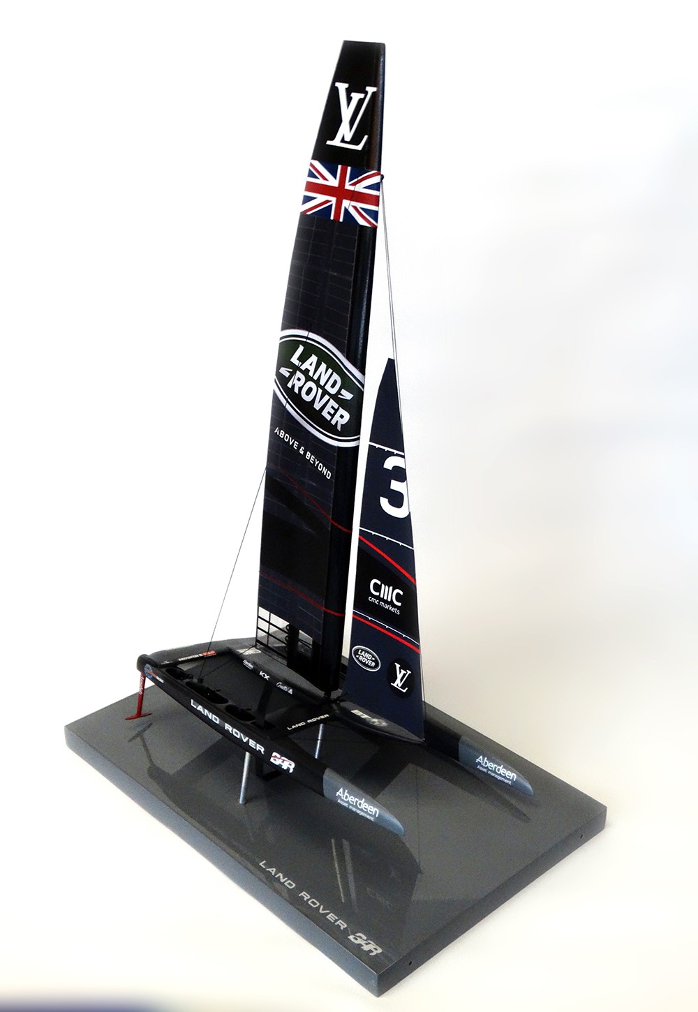 America's Cup Boats - - Land Rover BAR - Catamaran AC 50 - 2017 desk model - Abordage