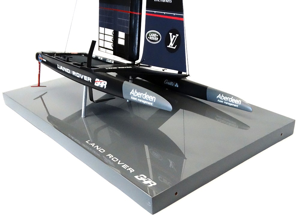 America's Cup Boats - - Land Rover BAR - Catamaran AC 50 - 2017 desk model - Abordage