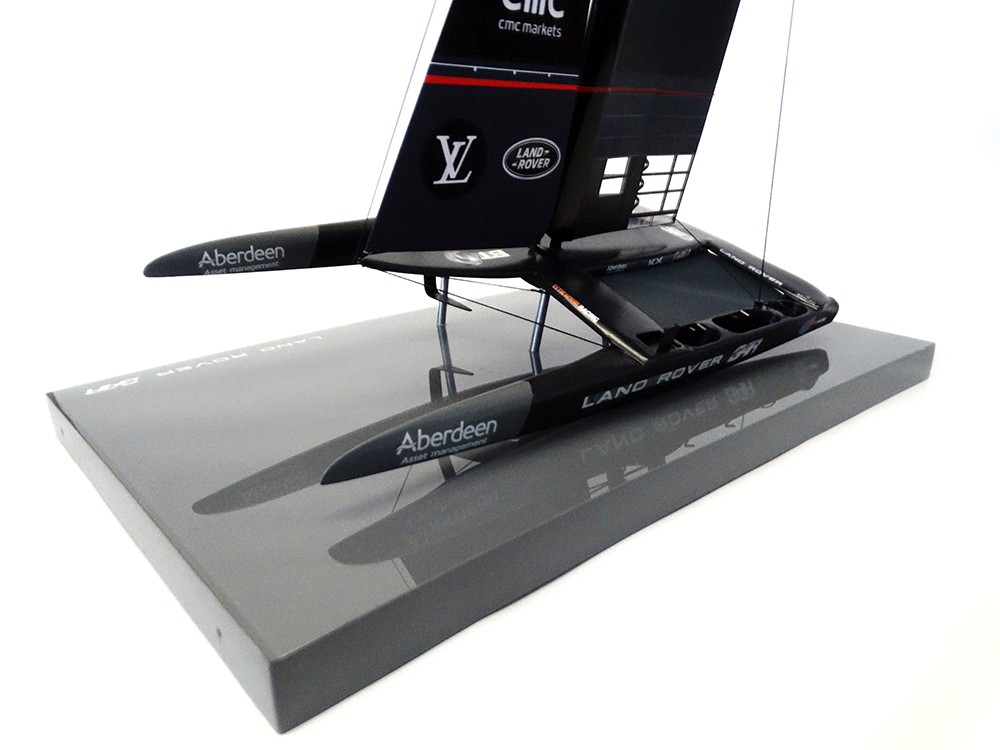 America's Cup Boats - - Land Rover BAR - Catamaran AC 50 - 2017 desk model - Abordage