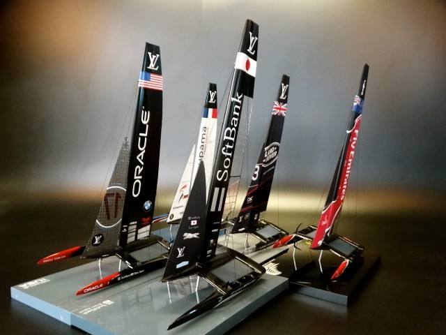 America's Cup Boats - - Land Rover BAR - Catamaran AC 50 - 2017 desk model - Abordage