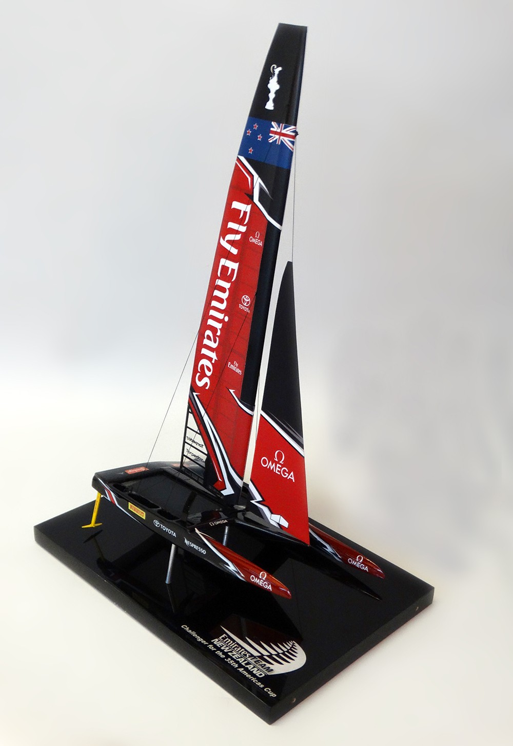 America's Cup Boats - - Emirates Team New Zealand - Catamaran AC 50 - 2017 - desk model - Abordage