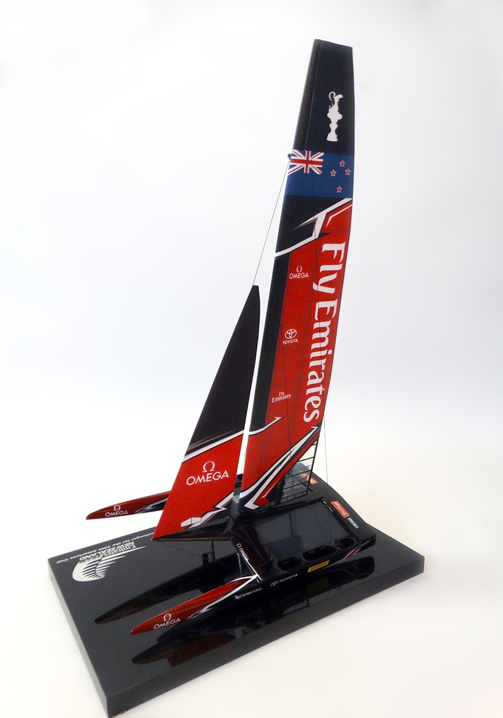 America's Cup Boats - - Emirates Team New Zealand - Catamaran AC 50 - 2017 - desk model - Abordage