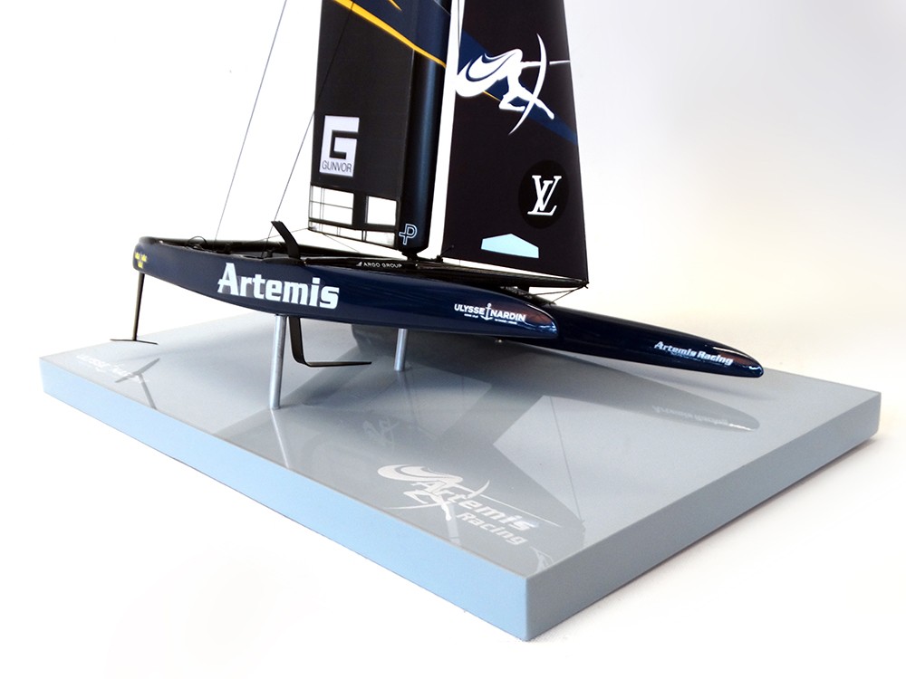 America's Cup Boats - - Artemis Racing - Catamaran AC 50 - desk model - Abordage