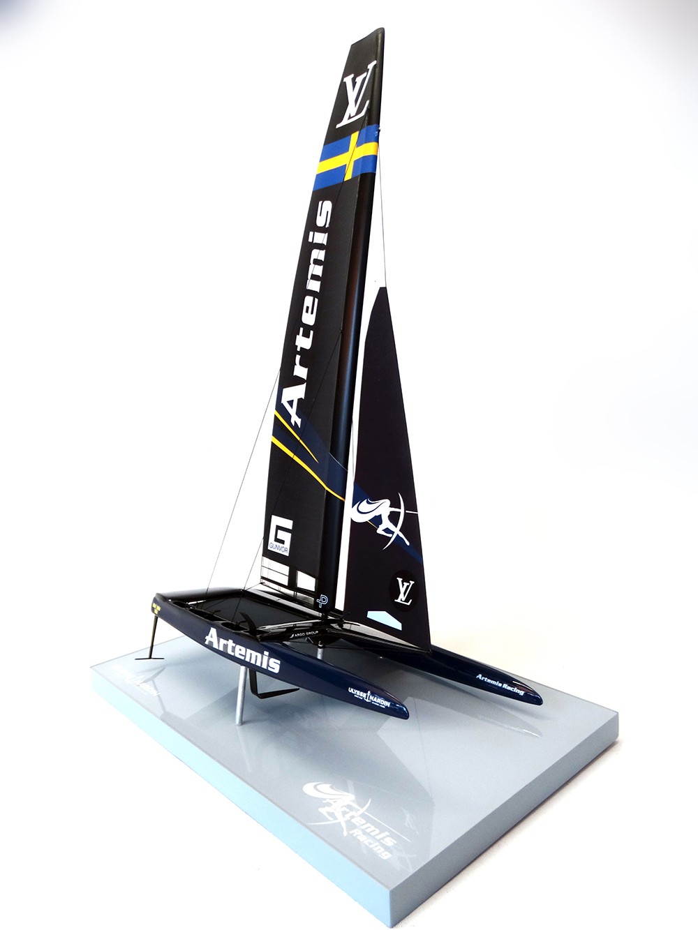 America's Cup Boats - - Artemis Racing - Catamaran AC 50 - desk model - Abordage
