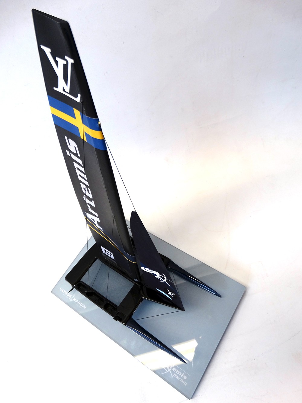 America's Cup Boats - - Artemis Racing - Catamaran AC 50 - desk model - Abordage