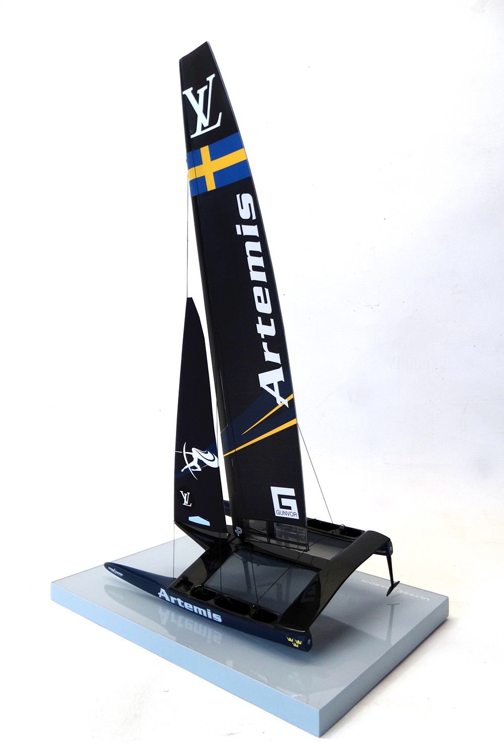 America's Cup Boats - - Artemis Racing - Catamaran AC 50 - desk model - Abordage