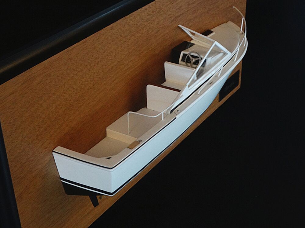 Custom Half Models - Bertram - Bertram Moppie 28 half model with deck details - Abordage