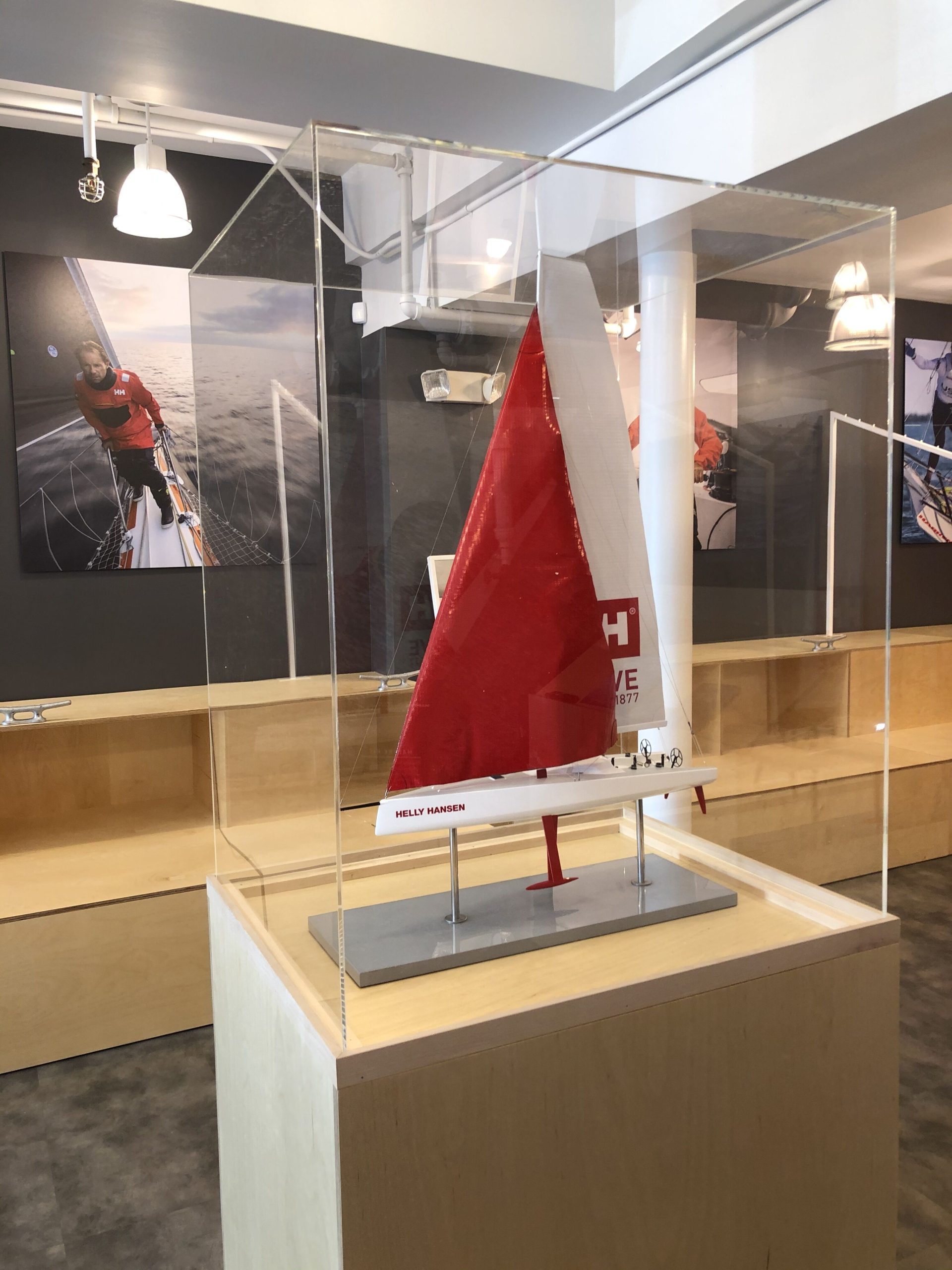 Custom Models - - Helly Hansen concept model - Abordage