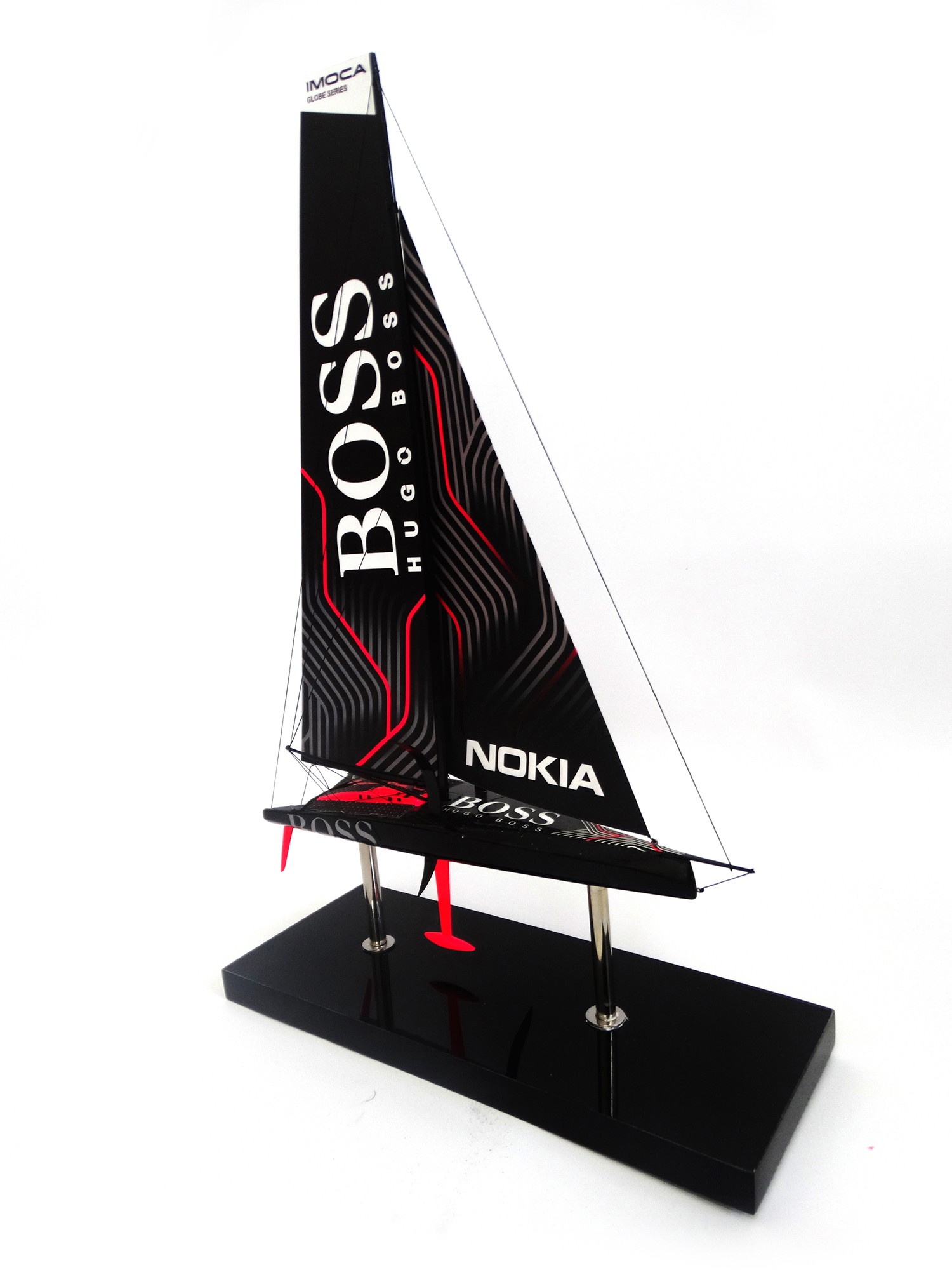 Custom Desk Models - - Alex Thomson racing's new 2020 HUGO BOSS yacht - Abordage