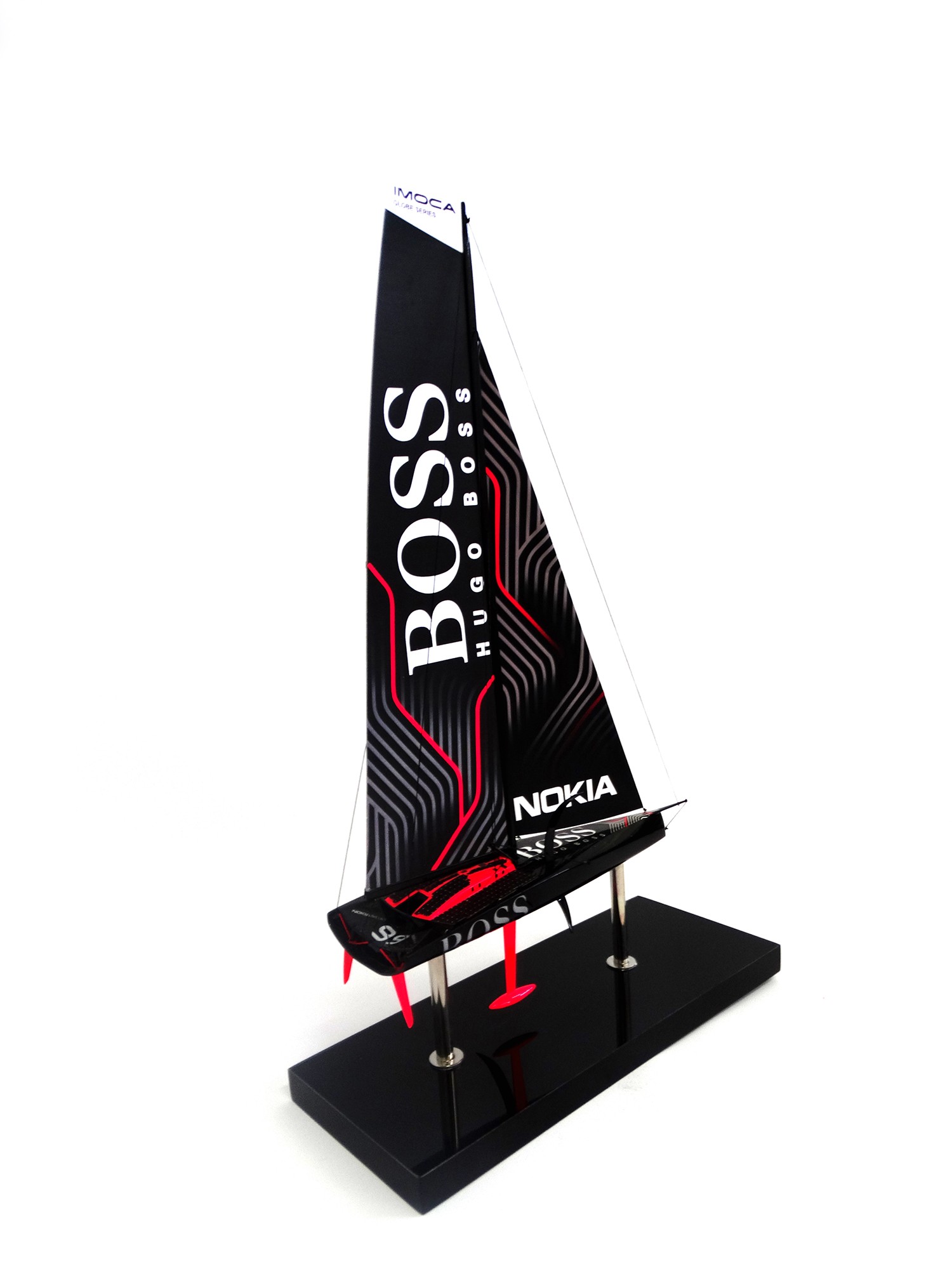 Custom Desk Models - - Alex Thomson racing's new 2020 HUGO BOSS yacht - Abordage