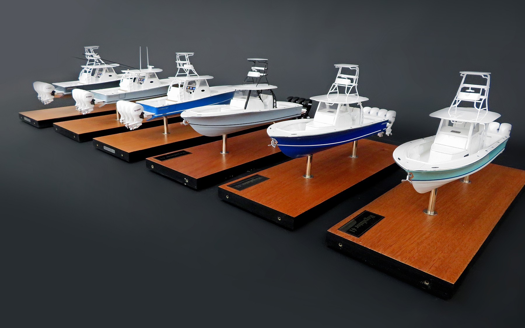 Custom Desk Models - Regulator Marine - Regulator 41 desk model - Abordage