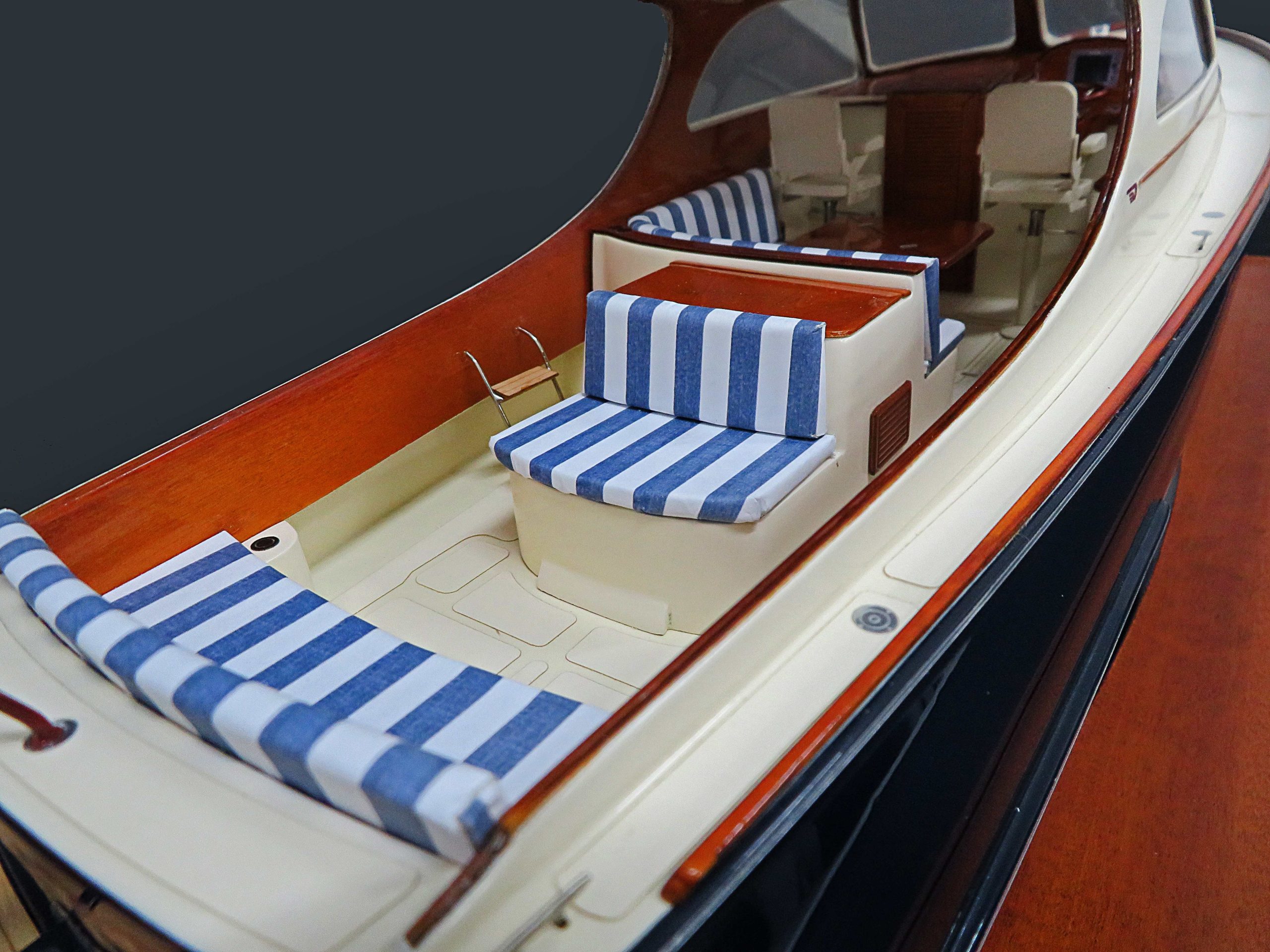 Custom Models - Hinckley - Hinckley PicNic EP custom model - Abordage