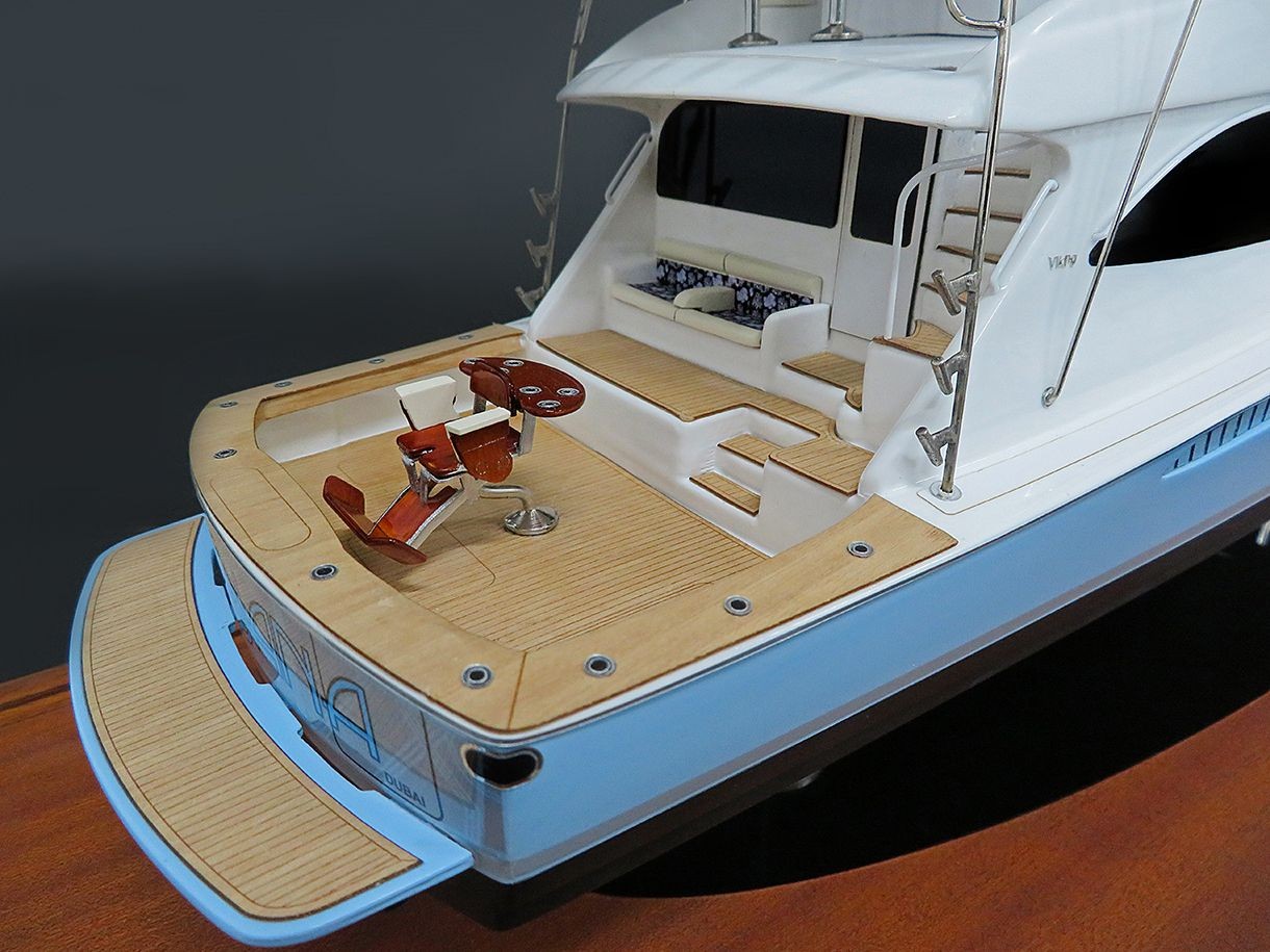 Custom Models - Viking Yachts - Viking 82 large custom model - Abordage