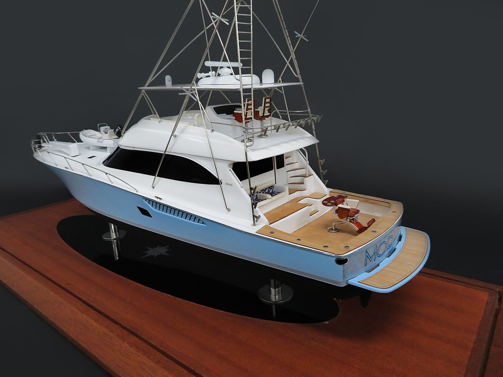 Custom Models - Viking Yachts - Viking 82 large custom model - Abordage