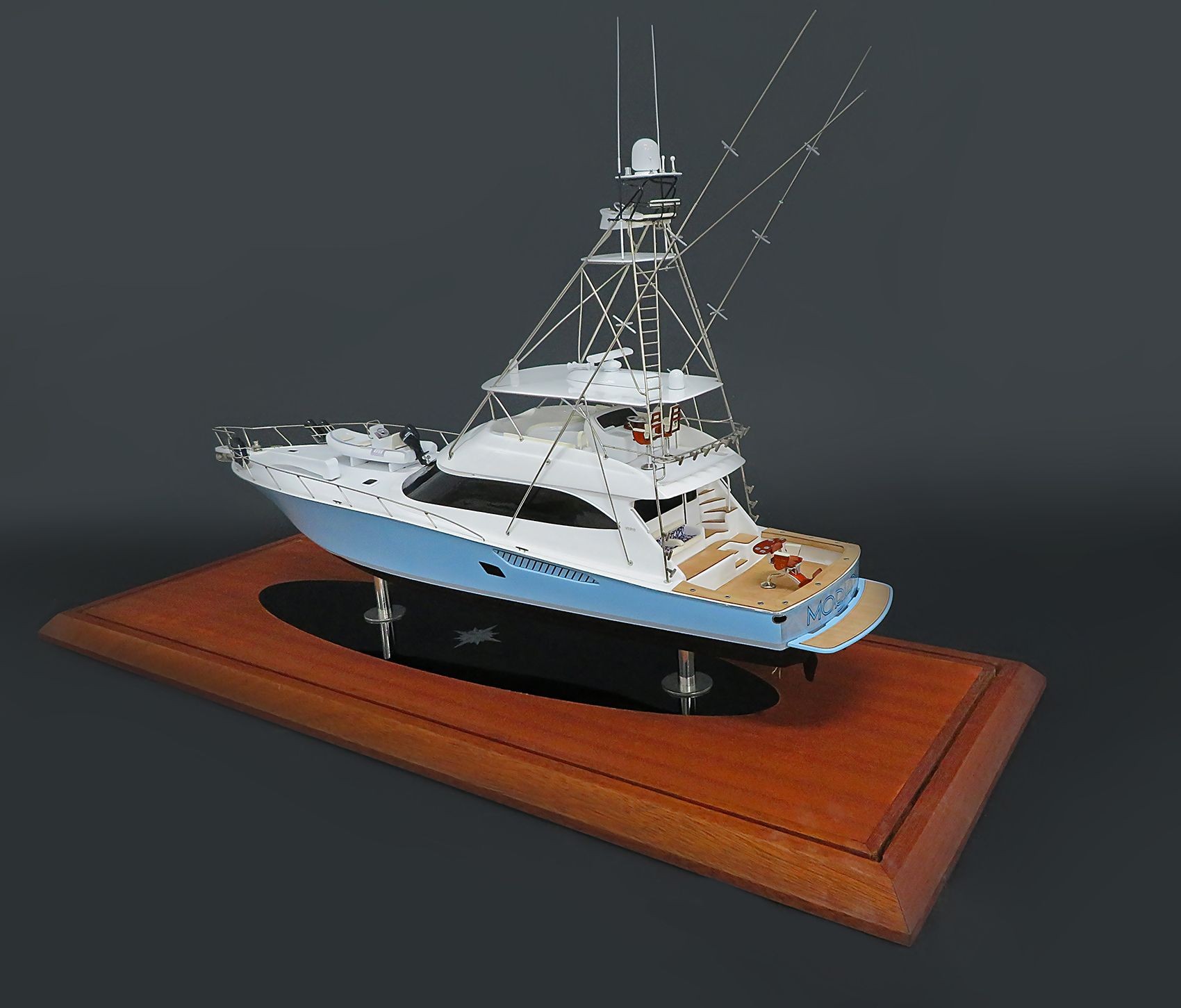 Custom Models - Viking Yachts - Viking 82 large custom model - Abordage