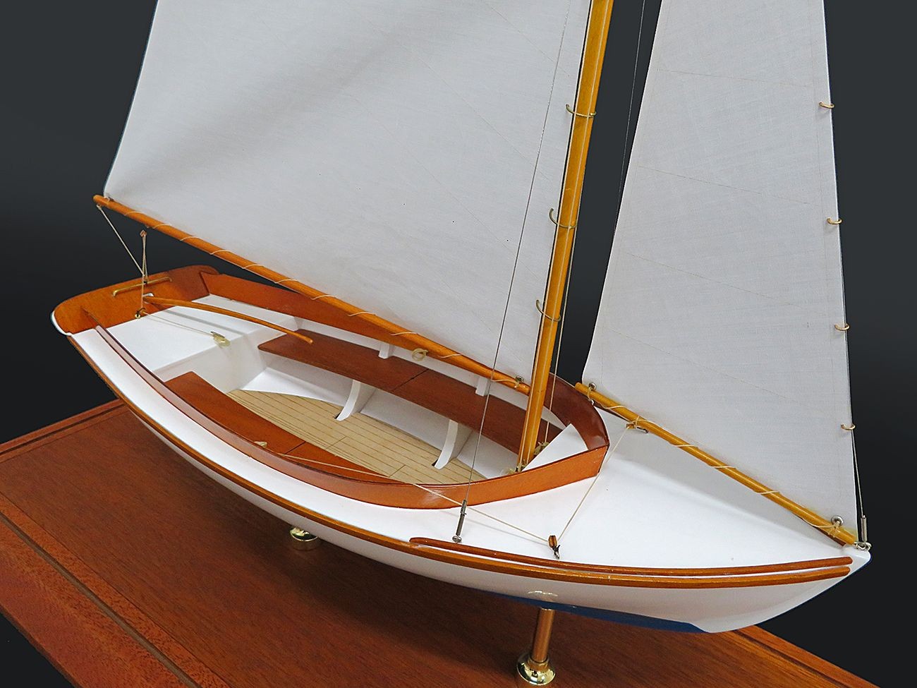 Custom Models - - Herreshoff 12 1/2 customized ship model - Abordage