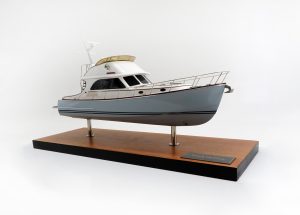 Custom Models - Hinckley - Hinckley Talaria 48 FB desk model - Abordage