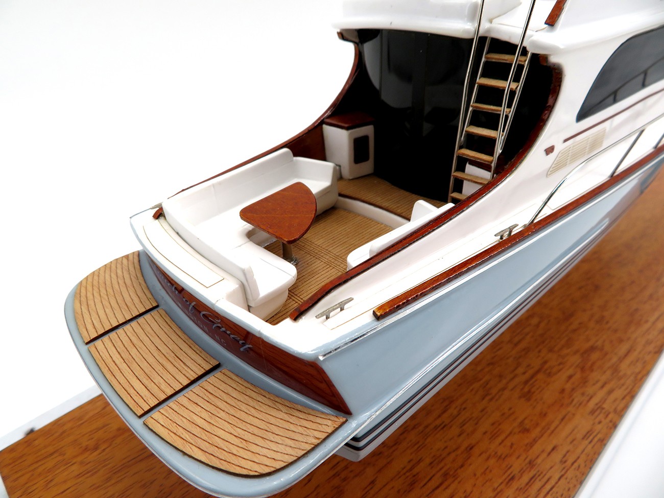 Custom Models - Hinckley - Hinckley Talaria 48 FB desk model - Abordage