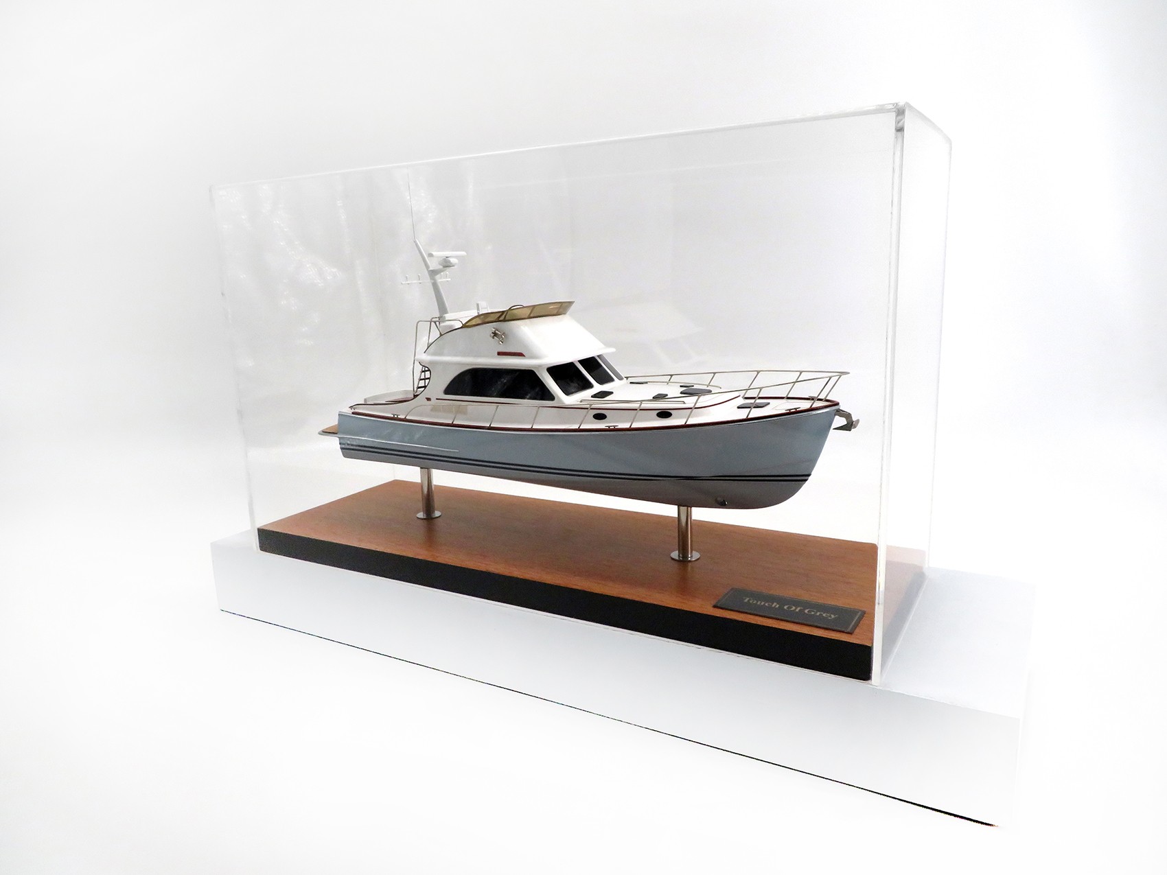 Custom Models - Hinckley - Hinckley Talaria 48 FB desk model - Abordage