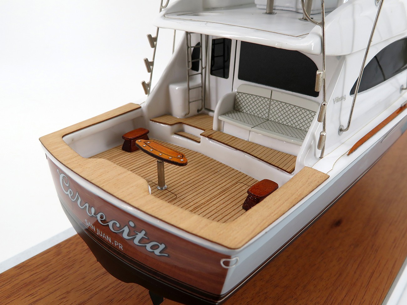 Custom Models - Viking Yachts - Viking 52 custom desk model - Abordage