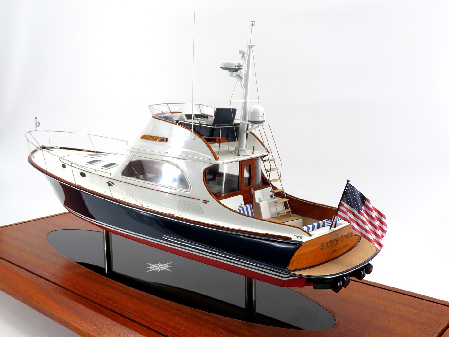 Custom Models - Hinckley - Hinckley Talaria 44 Flybridge custom model - Abordage