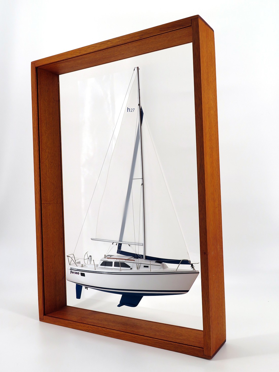 Custom Half Models - - Hunter 27 framed half model - Abordage
