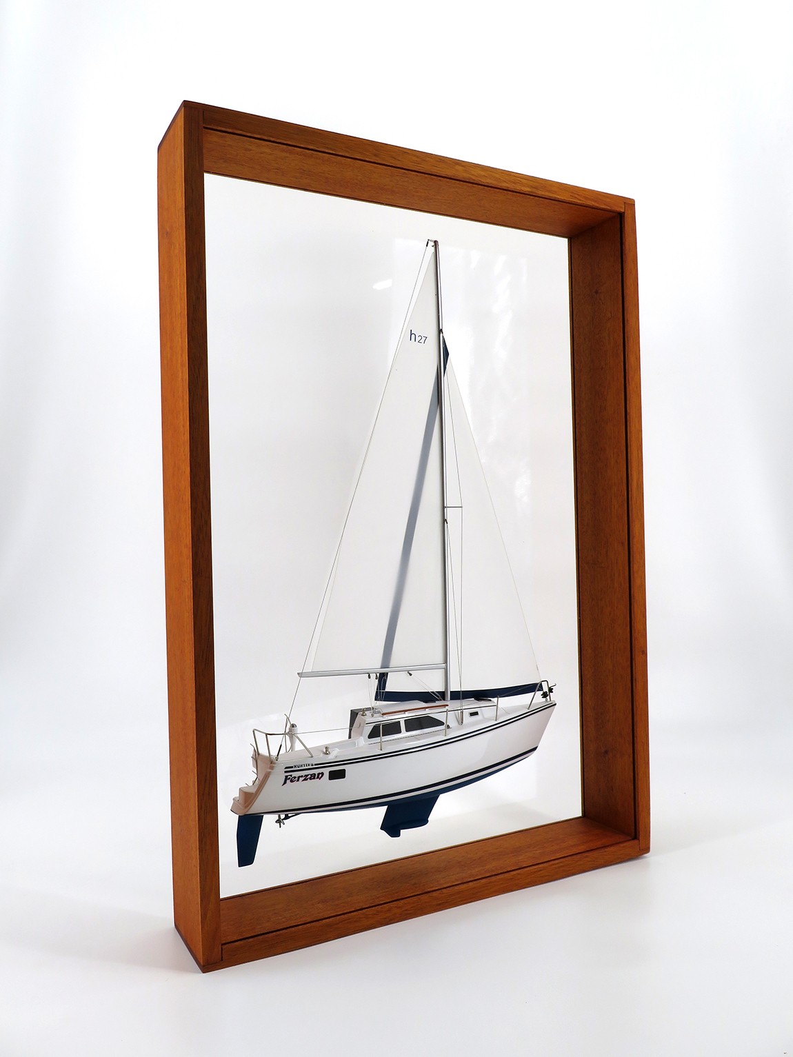 Custom Half Models - - Hunter 27 framed half model - Abordage