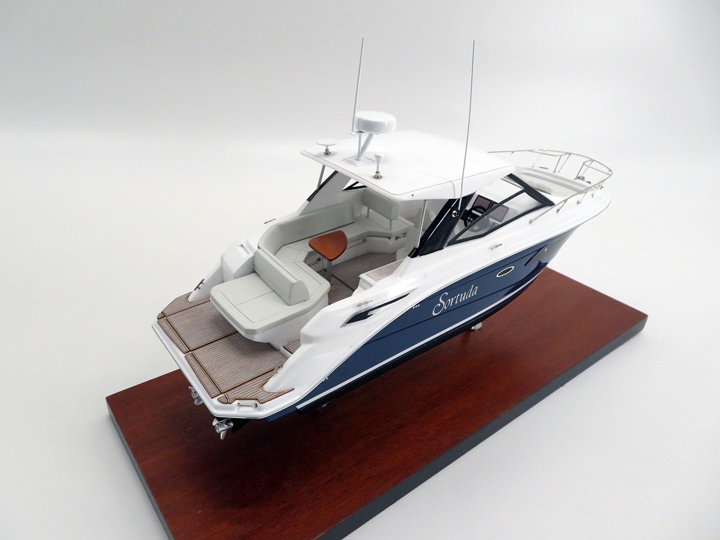 Custom Desk Models - Sea Ray - Sea Ray 320 Sundancer 2020 custom desk model - Abordage