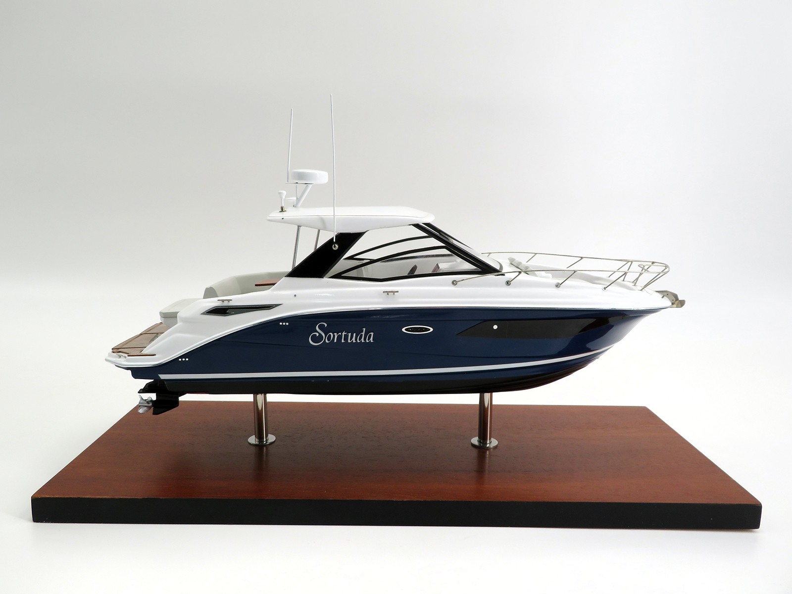 Custom Desk Models - Sea Ray - Sea Ray 320 Sundancer 2020 custom desk model - Abordage