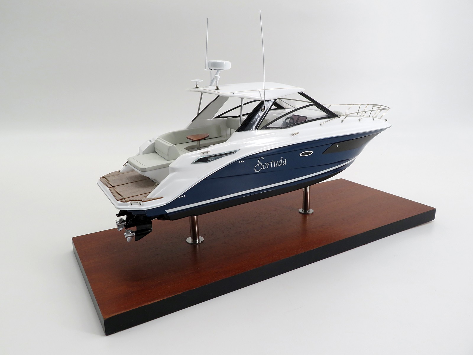 Custom Desk Models - Sea Ray - Sea Ray 320 Sundancer 2020 custom desk model - Abordage