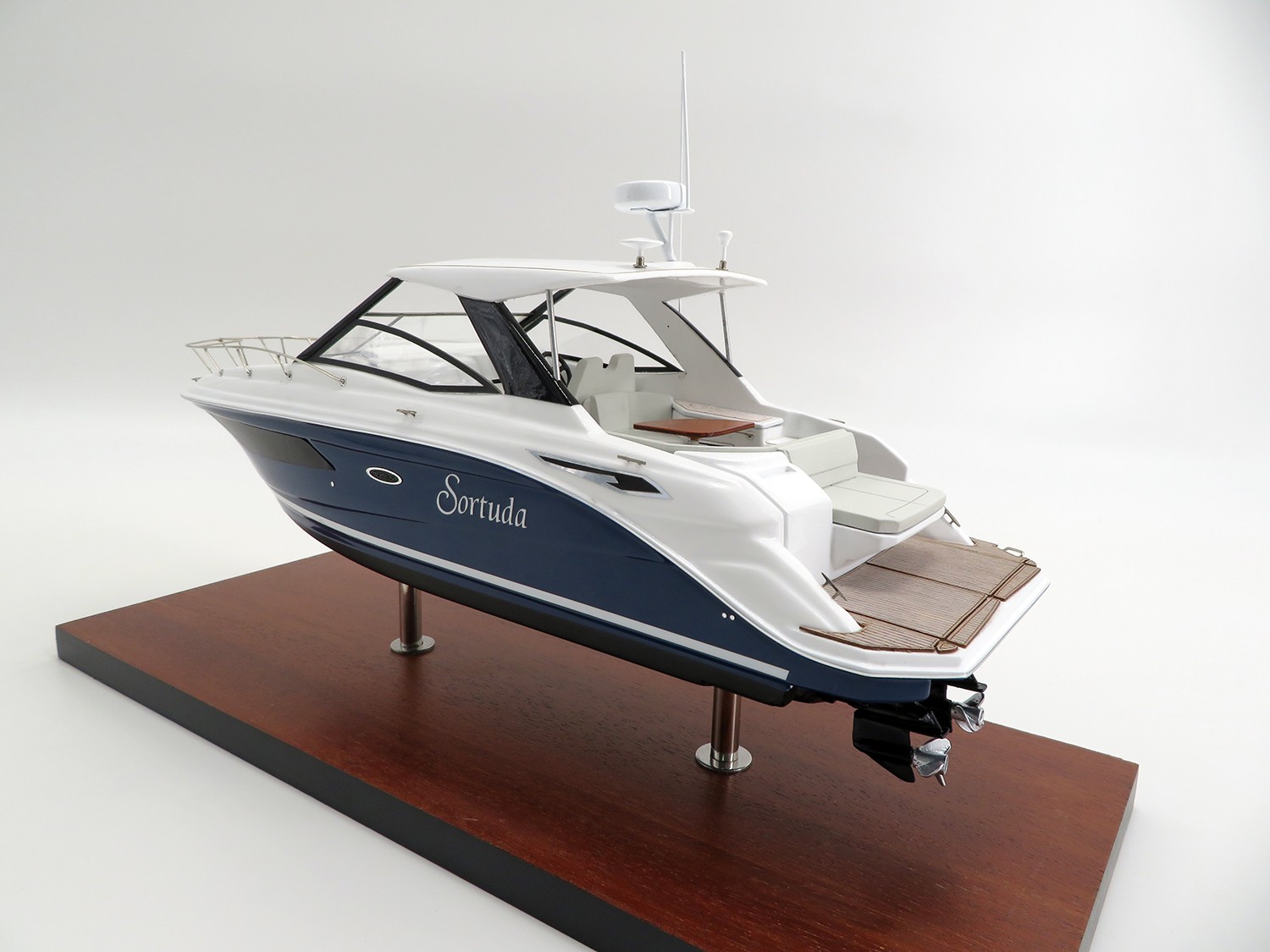 Custom Desk Models - Sea Ray - Sea Ray 320 Sundancer 2020 custom desk model - Abordage
