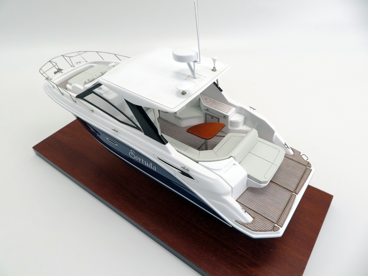 Custom Desk Models - Sea Ray - Sea Ray 320 Sundancer 2020 custom desk model - Abordage