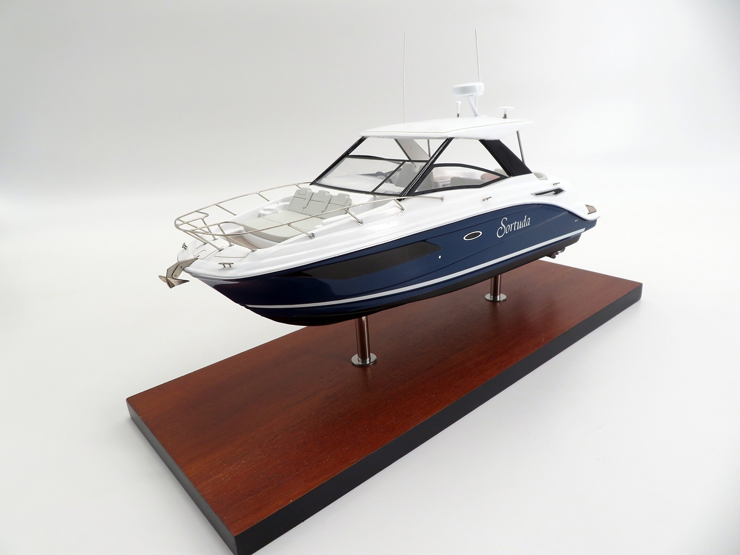 Custom Desk Models - Sea Ray - Sea Ray 320 Sundancer 2020 custom desk model - Abordage