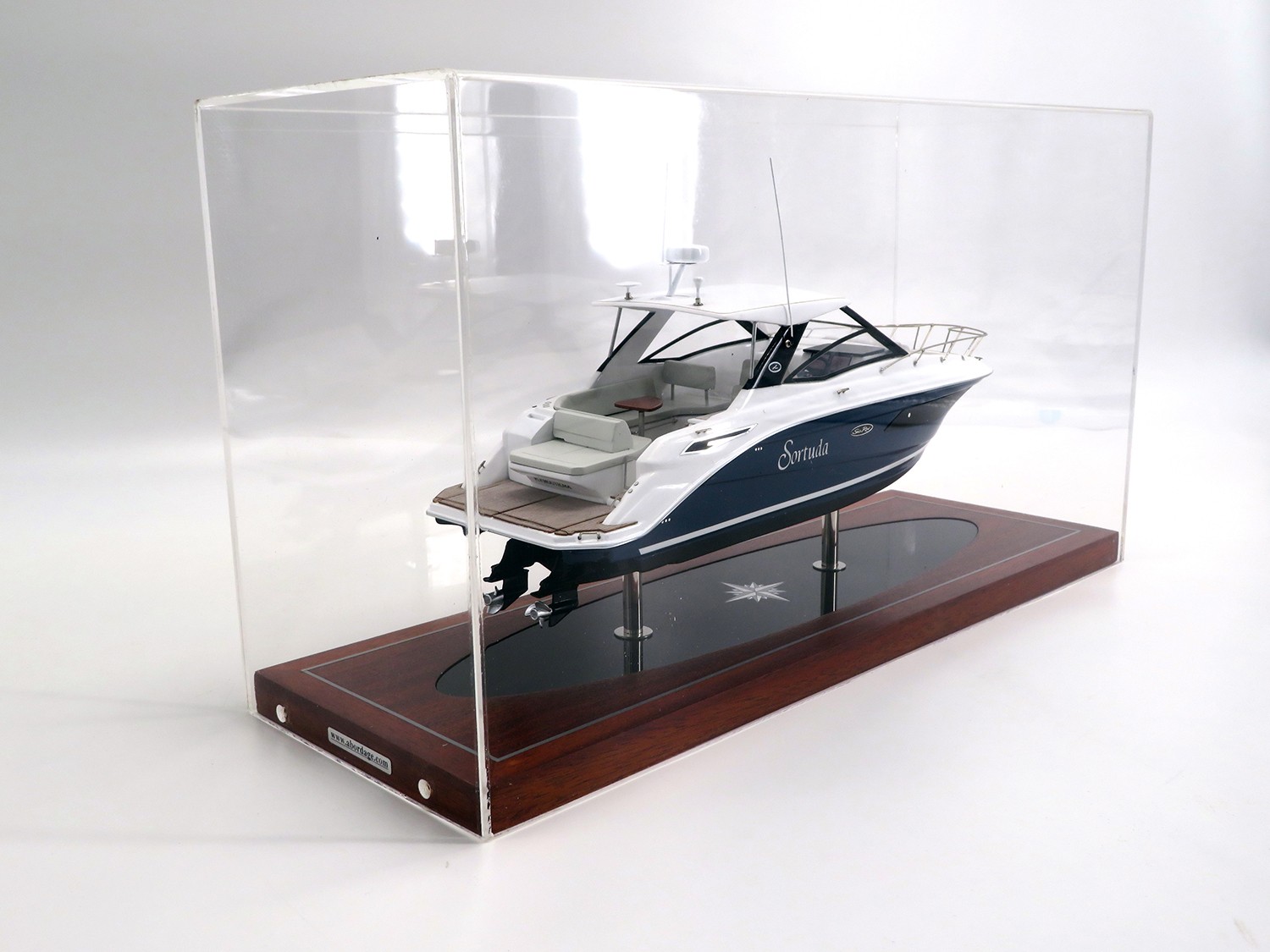 Custom Desk Models - Sea Ray - Sea Ray 320 Sundancer 2020 custom desk model - Abordage