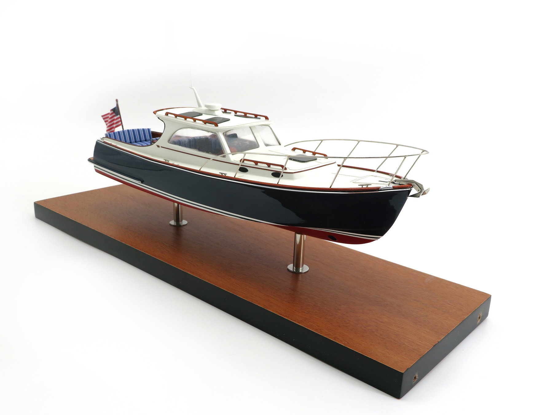Custom Desk Models - Hinckley - Hinckley PicNic 36 custom desk model - Abordage