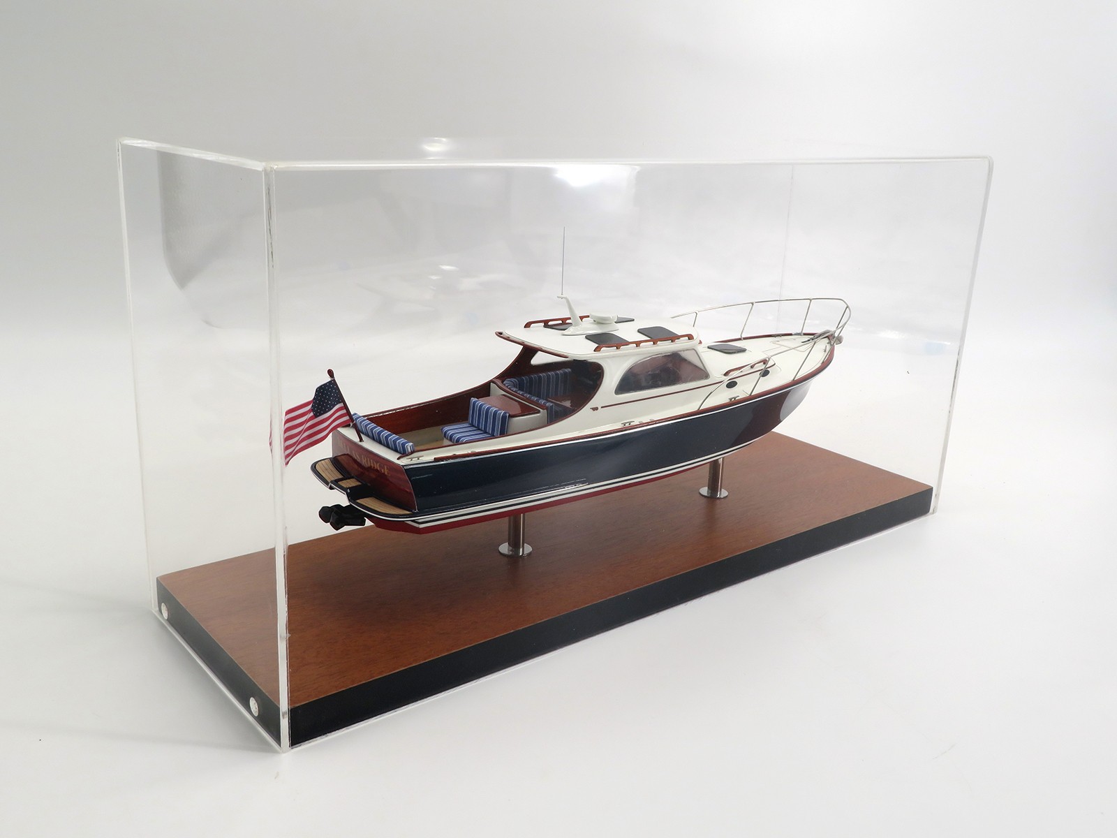 Custom Desk Models - Hinckley - Hinckley PicNic 36 custom desk model - Abordage